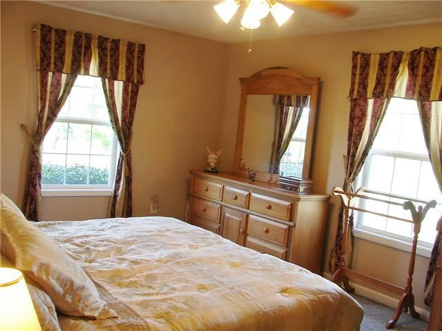 1075 Mount Vernon Rd, Bethpage, TN 37022