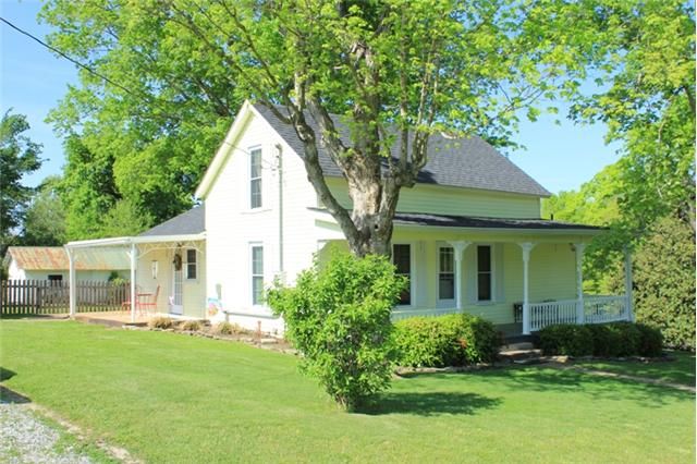 304 Dysinger Ave, Burns, TN 37029