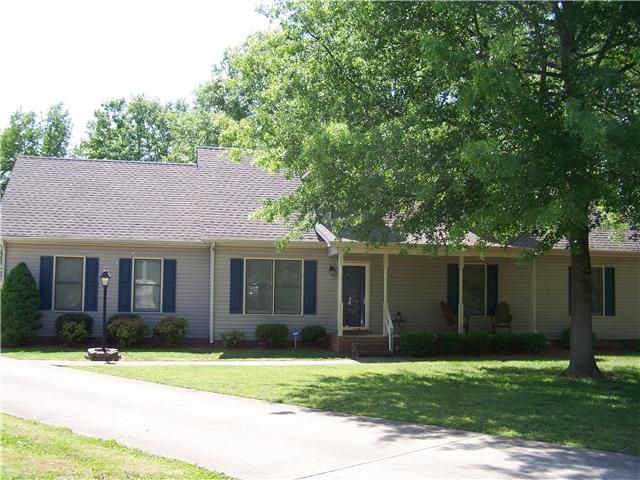 2335 Centertree Dr, Murfreesboro, TN 37128