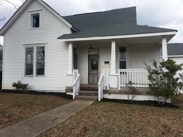 705 W Walnut St, Dickson, TN 37055