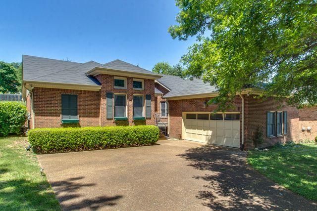 7809 Harpeth View Dr, Nashville, TN 37221