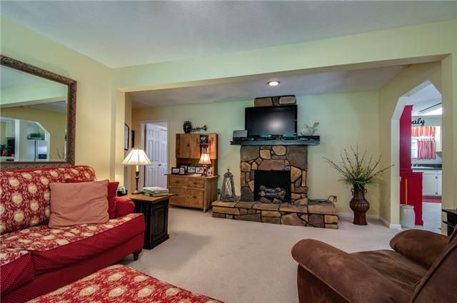1070 Fabric Rd, Dickson, TN 37055
