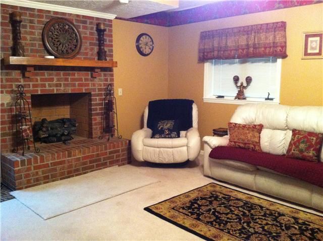 806 Red Hollow Dr, Springfield, TN 37172