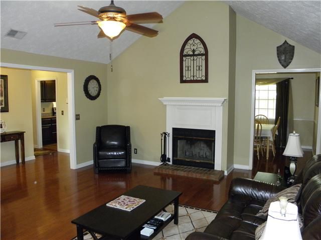 402 Valley View Dr, Smyrna, TN 37167