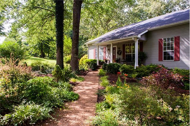 2531 Christopher Ln, Pleasant View, TN 37146