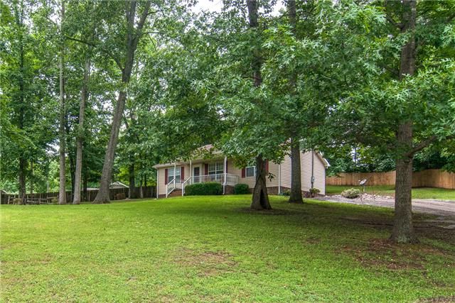 1006 Bon Meade Dr, Burns, TN 37029