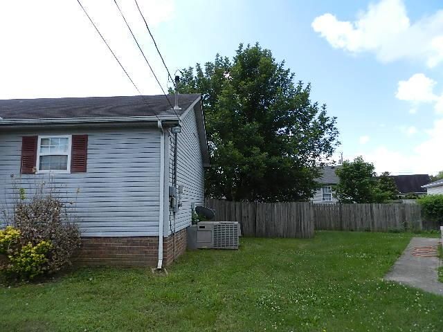 603 Fairgrounds Ct, Lebanon, TN 37087