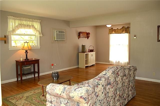 402 S Pawnee Dr, Springfield, TN 37172