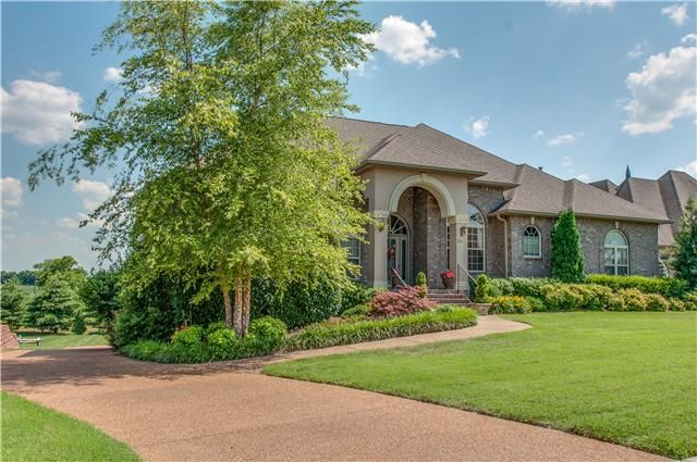 111 Gaston St, Hendersonville, TN 37075