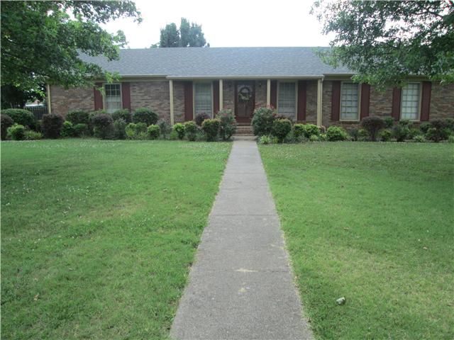 700 Maple Crest Dr, Lebanon, TN 37090