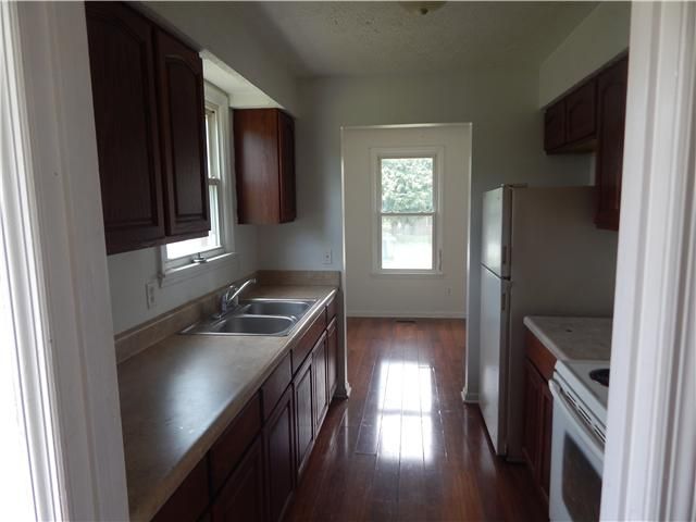 102 Midland Dr, Dickson, TN 37055