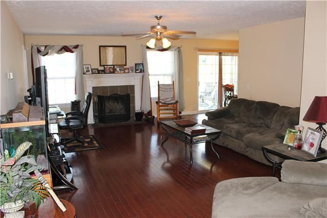 626 Fleming Farms Dr, Murfreesboro, TN 37128