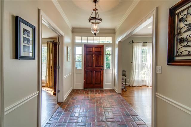 5829 Robert E Lee Dr, Nashville, TN 37215
