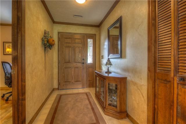 1727 Oakway Cir, Columbia, TN 38401