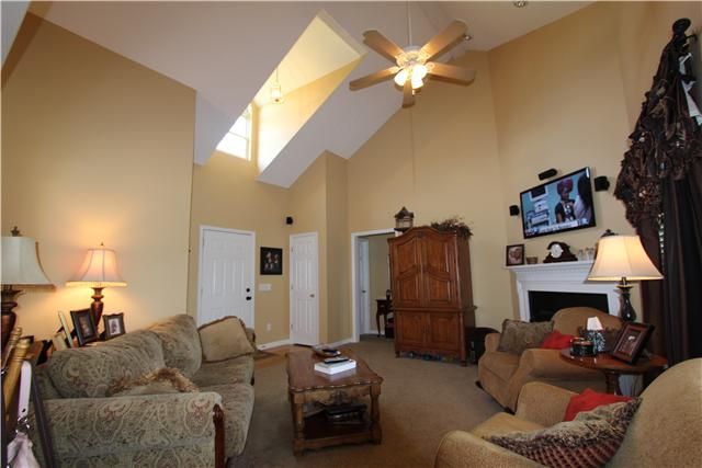 513 Sheath Cir, Lebanon, TN 37087