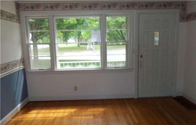 507 W College St, Dickson, TN 37055