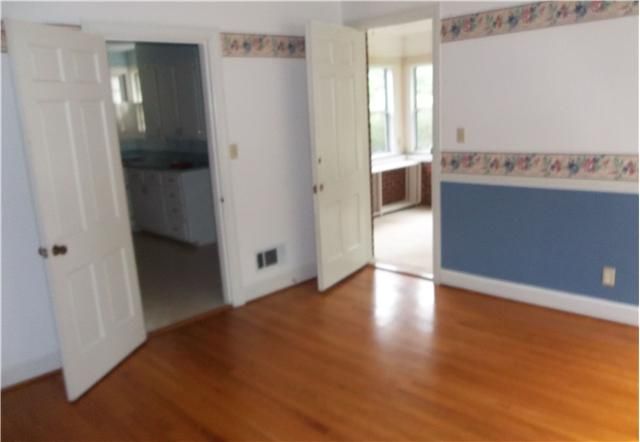 507 W College St, Dickson, TN 37055