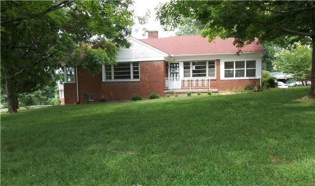 507 W College St, Dickson, TN 37055