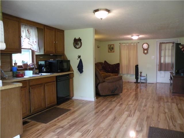 1131 E Ab Wade Rd, Portland, TN 37148