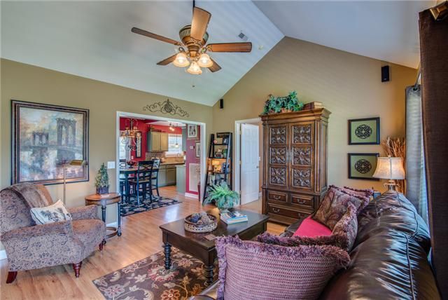 1316 Branchside Ct, Thompsons Station, TN 37179