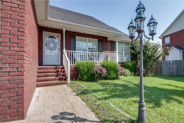 202 Bates Ct, Thompsons Station, TN 37179