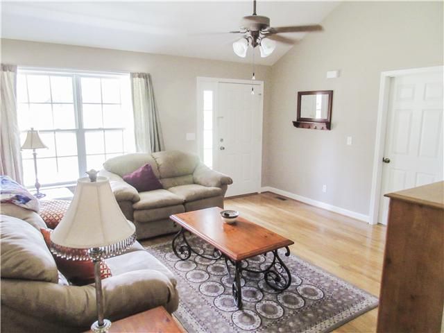 1284 Old Charlotte Rd, White Bluff, TN 37187