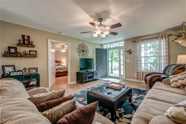 547 D V Cir, Spring Hill, TN 37174
