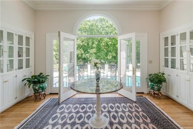 1202 Chickering Rd, Nashville, TN 37215