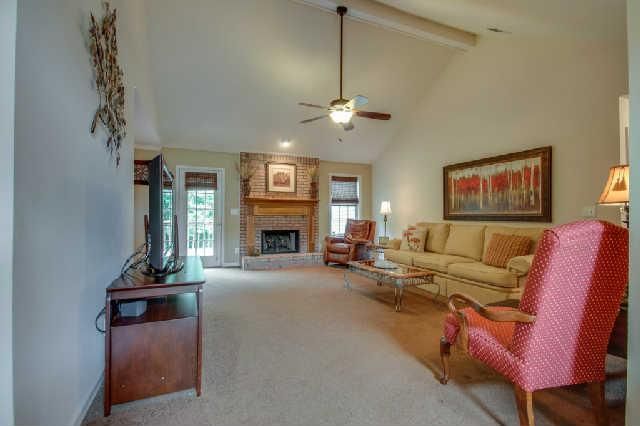 2700 Antiqua Ct, Thompsons Station, TN 37179