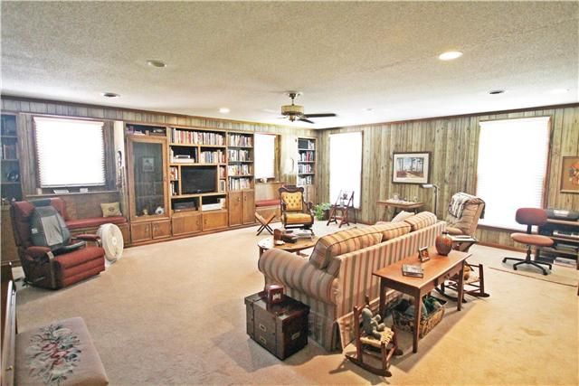 119 Sam Davis Dr, Springfield, TN 37172