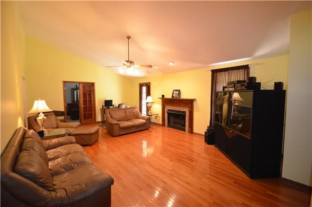 224 Brookhollow Dr, Old Hickory, TN 37138
