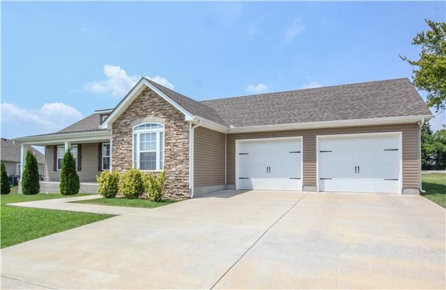 1863 Moonlight Dr, La Vergne, TN 37086