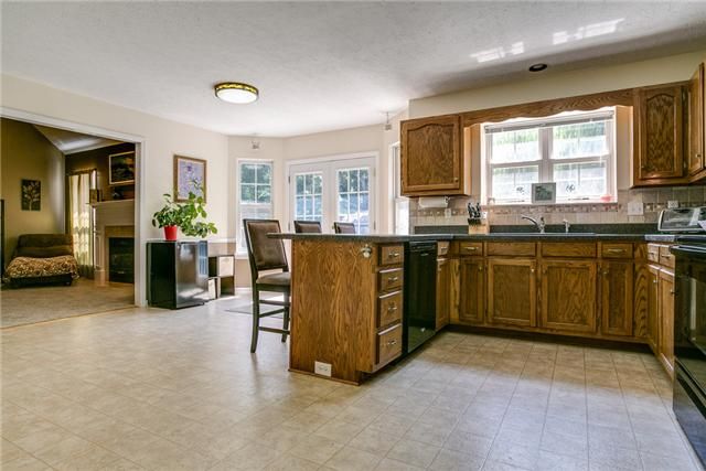 2124 Liberty Dr, Murfreesboro, TN 37129