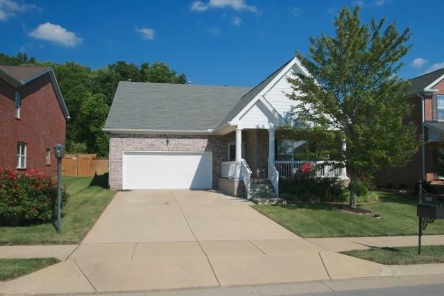1624 Robindale Dr, Hermitage, TN 37076