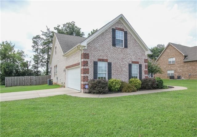 1924 Walking Dr, Murfreesboro, TN 37130