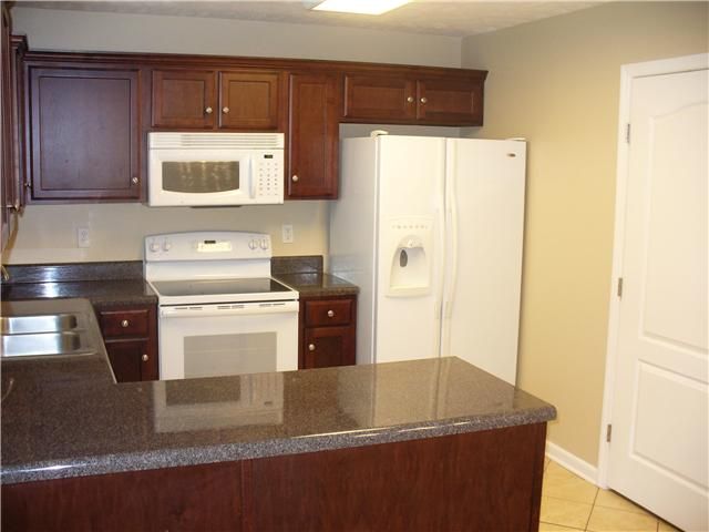 1402 Stroud Dr, Lebanon, TN 37087