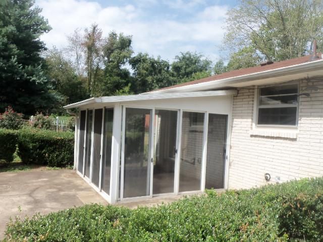 911 Westside Ct, Murfreesboro, TN 37130