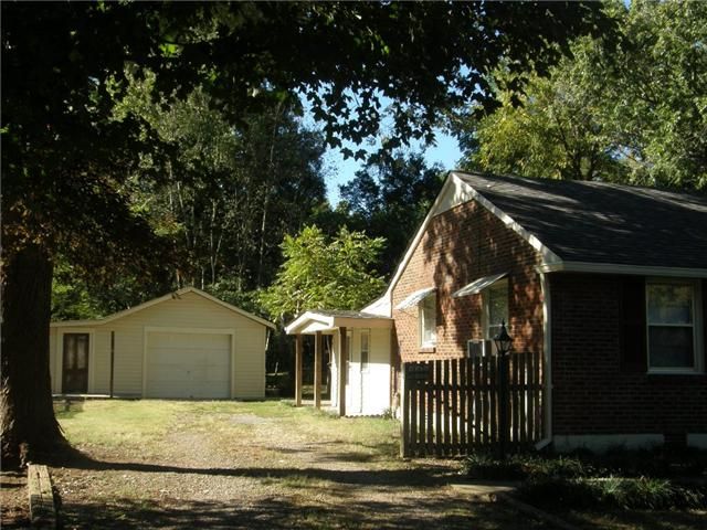 1810 Meadowgreen Dr, Murfreesboro, TN 37130