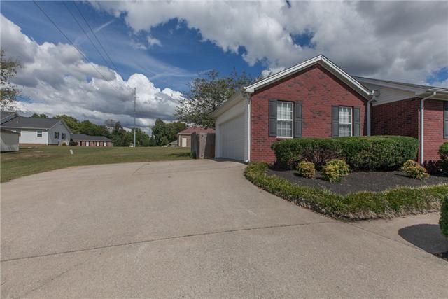906 Harpeth River Ct, Murfreesboro, TN 37129