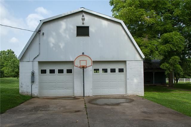 1600 Neelys Bend Rd, Madison, TN 37115
