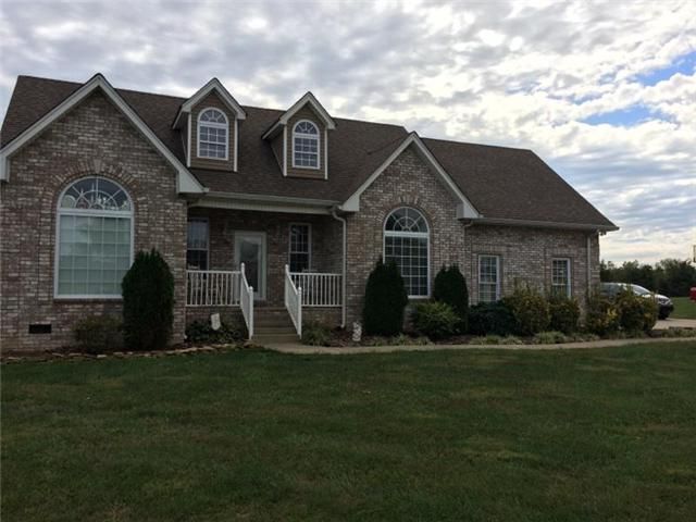 1016 Somerville Dr, Cottontown, TN 37048