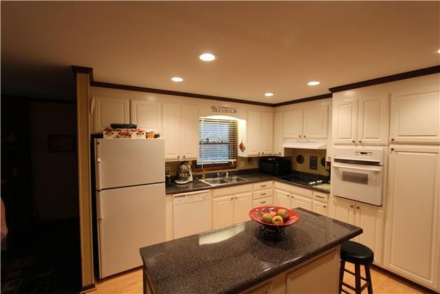 2318 Hillmont Dr, Murfreesboro, TN 37129