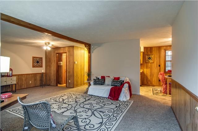 135 Ravenwood Cir, Dickson, TN 37055