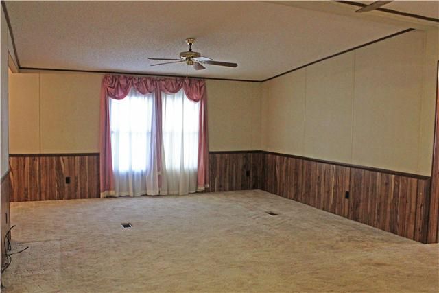 608 W College St, Dickson, TN 37055