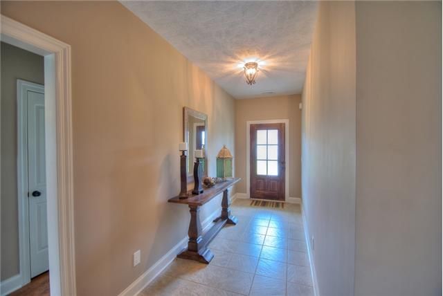 596 Laurel Ln, Murfreesboro, TN 37127