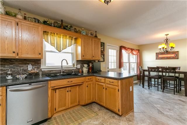 2238 Eastview Dr, Murfreesboro, TN 37128