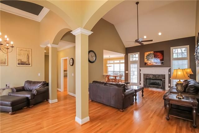 105 Gemstone Ct, White House, TN 37188