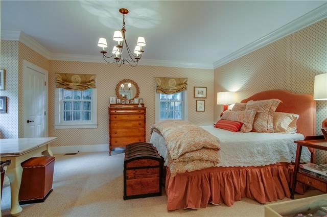 104 Windsor Dr, Nashville, TN 37205