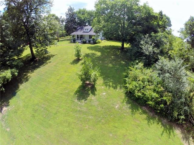 1050 Fred Gibbs Rd, White Bluff, TN 37187