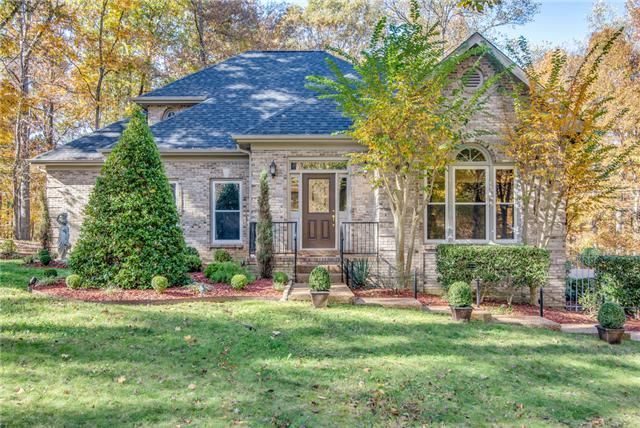 105 Dogwood Ct, Dickson, TN 37055